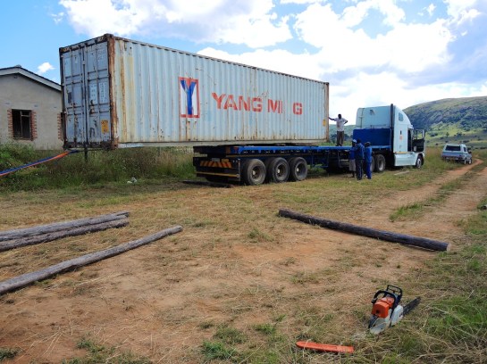 40ft container half off the truck