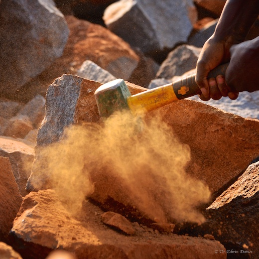 Hammering stone to size