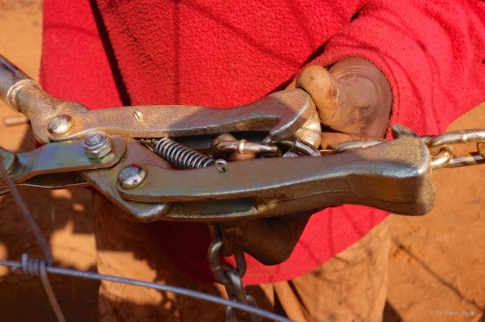 The fence puller jaws