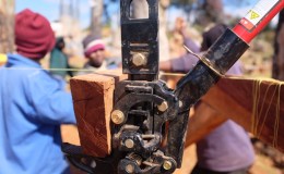 Tree House Number 2: installing long&nbsp;supporters