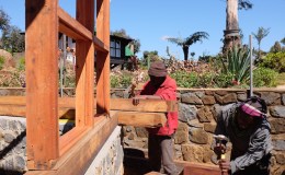 Practicing with 114mm hardwood – Covered porch part&nbsp;1