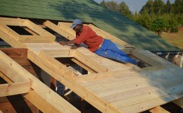 Building a covered porch and walkway with skylights – part&nbsp;2