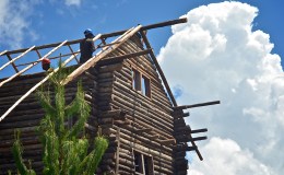 Building a real log cabin – part 3 – topping out and the&nbsp;roof