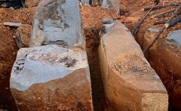 Ku pisa matombo / Burning granite&nbsp;boulders